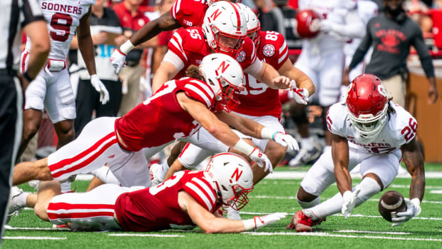 Loose ball punt 2022 Nebraska vs Oklahoma football USATSI_19063172